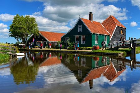 House-Zaanse-Schans-Holland.